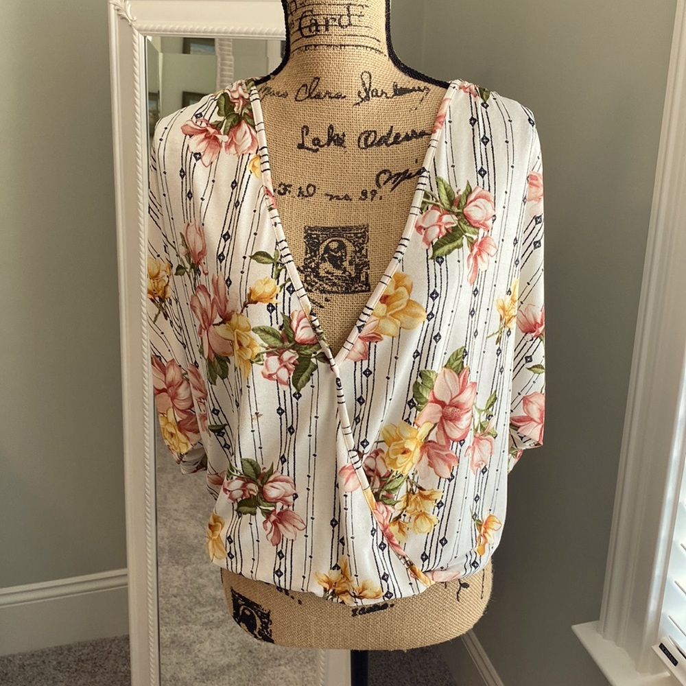 Daytrip floral top with elastic bottom, size S